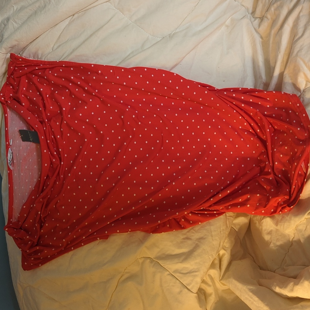 Red sleeveless blouse in medium